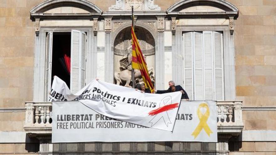 Torra retira la pancarta de la Generalitat