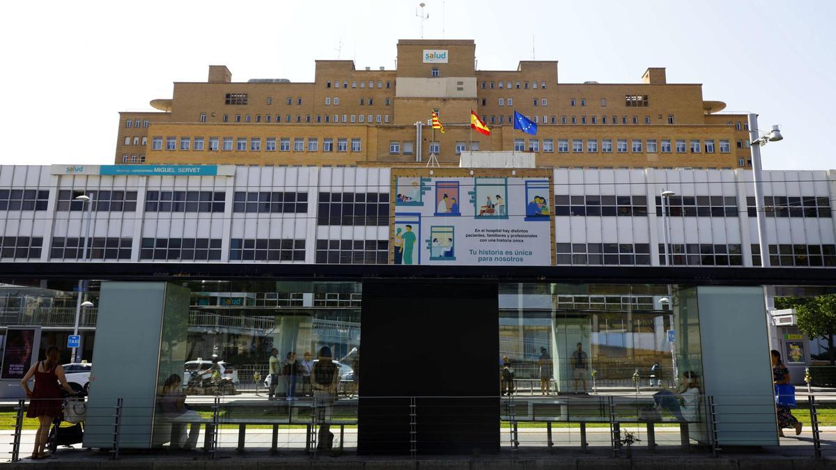 Vista frontal al hospital Miguel Servet de Zaragoza