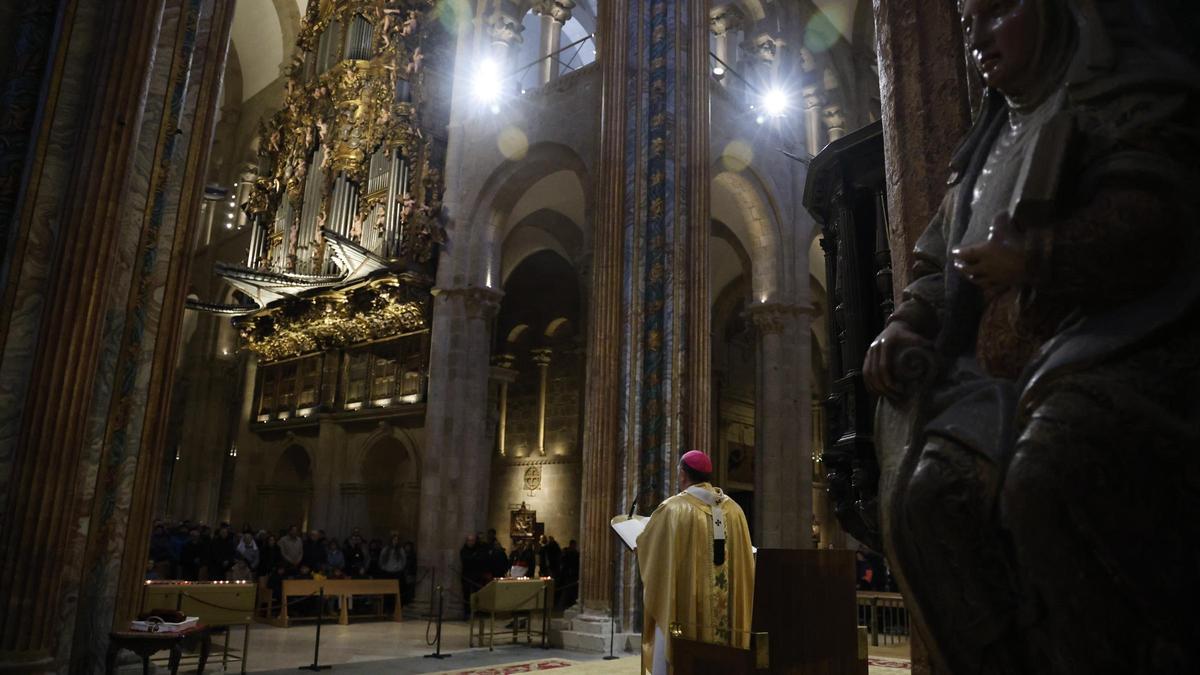 Monseñor Francisco Prieto celebra su primer Lavatorio de pies como arzobispo de Santiago