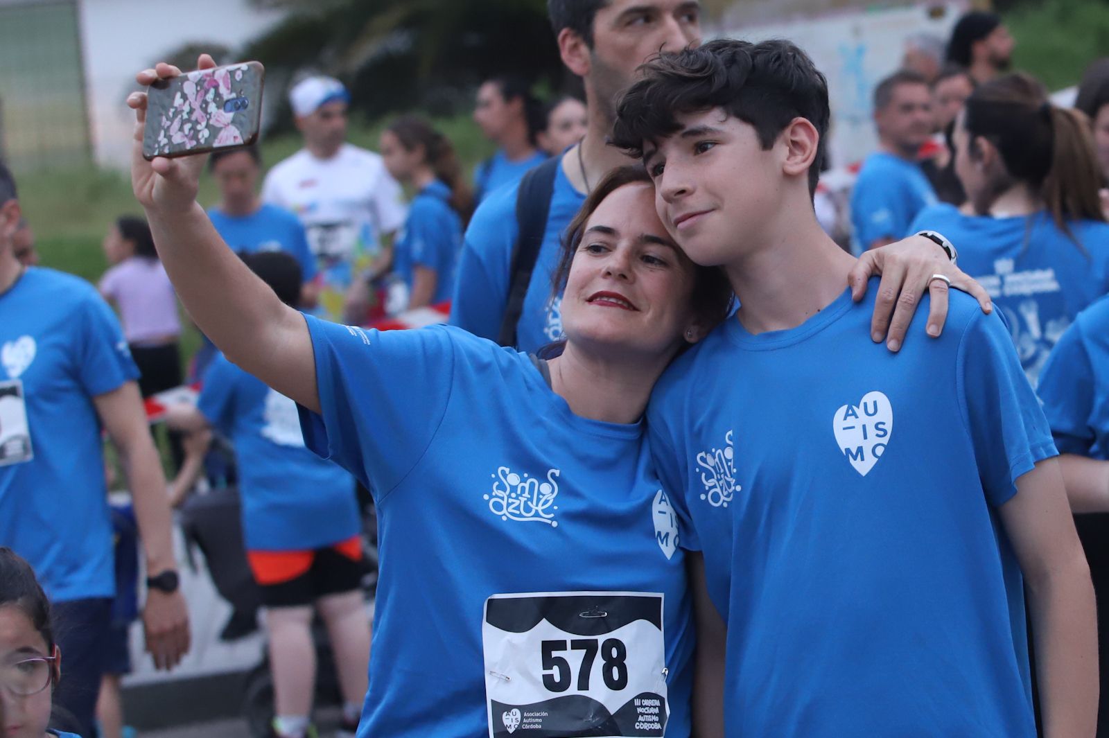 Córdoba vuelve a vestirse de azul en la carrera nocturna por el autismo