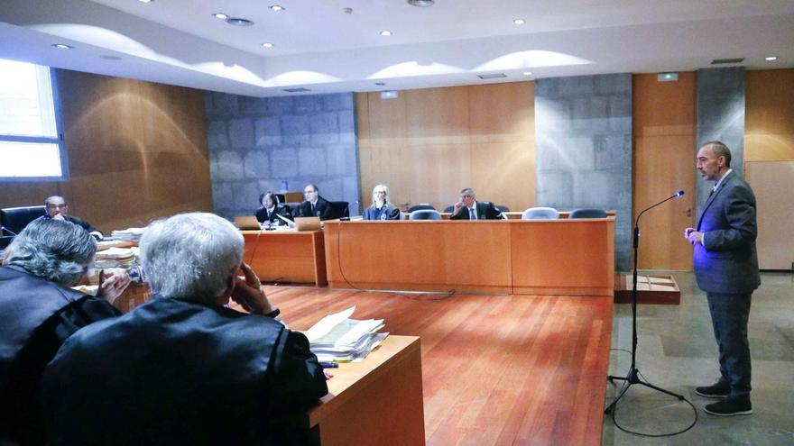 Natalio Grueso declara en la Audiencia Provincial de Oviedo en 2019 | EFE / J. L. CEREJIDO