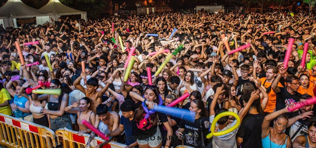 Una de las actividades nocturnas en la zona del recinto ferial de las fiestas patronales de Sagunt.