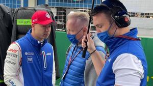 Nikita Mazepin, junto a su padre y patrocinador del equipo Haas