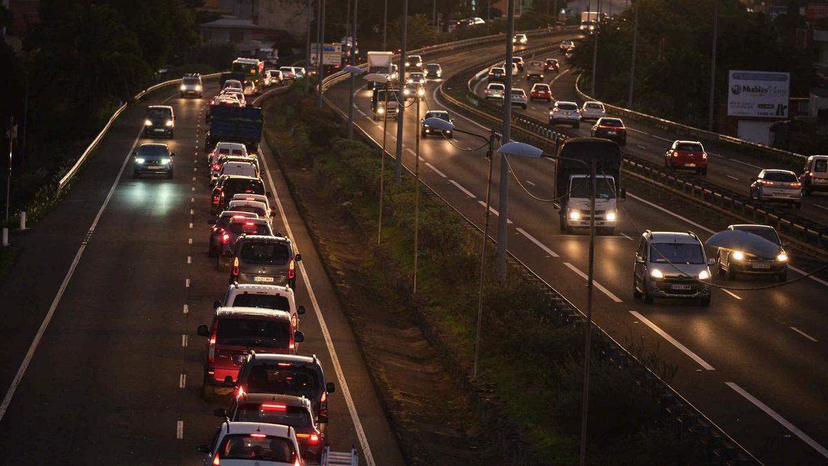 El colapso de la carretera general del Norte tras las modificaciones realizadas en el enlace de Guamasa.