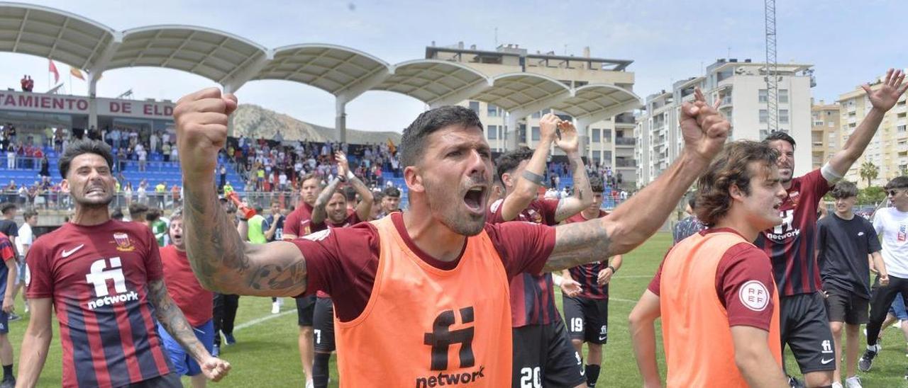 El Eldense celebra su clasificación para el &quot;play-off&quot;