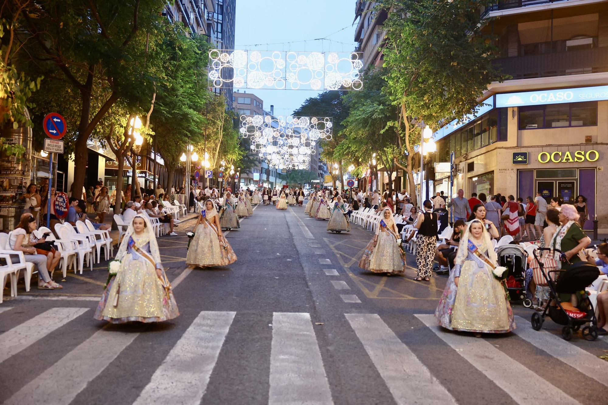 Primera jornada de Ofrenda de las Hogueras de Alicante