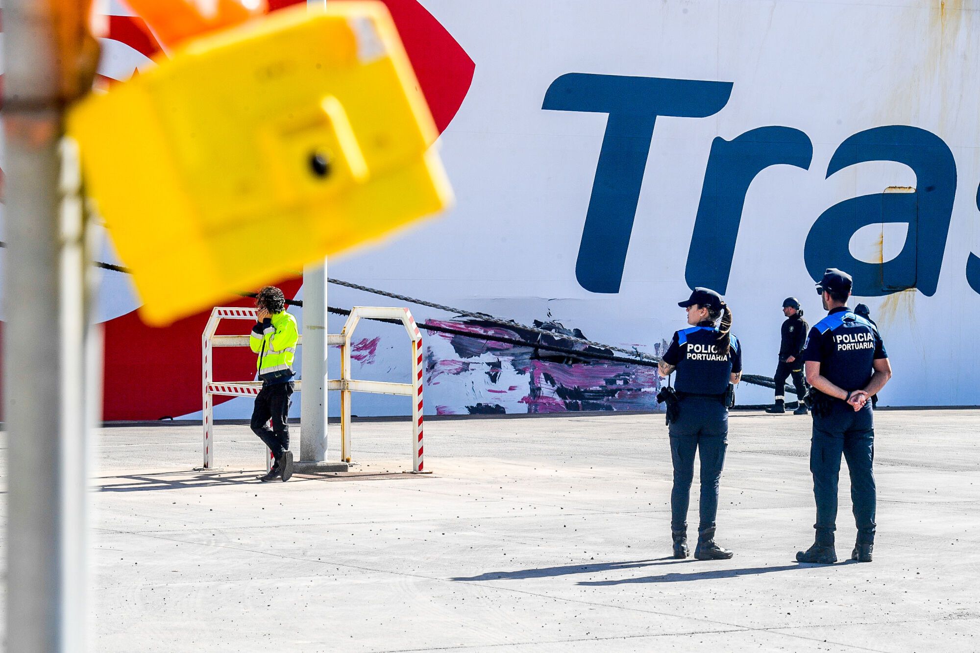 Un barco de Naviera Armas-Trasmediterránea impacta contra un muelle en el Puerto de Las Palmas
