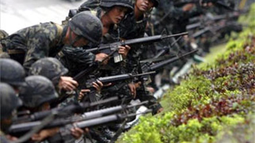 Se rinden los militares amotinados en Filipinas