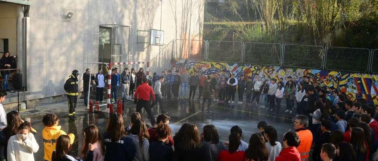 Una actividad al aire libre en el IES Illa de Ons de Bueu. // Gonzalo Núñez