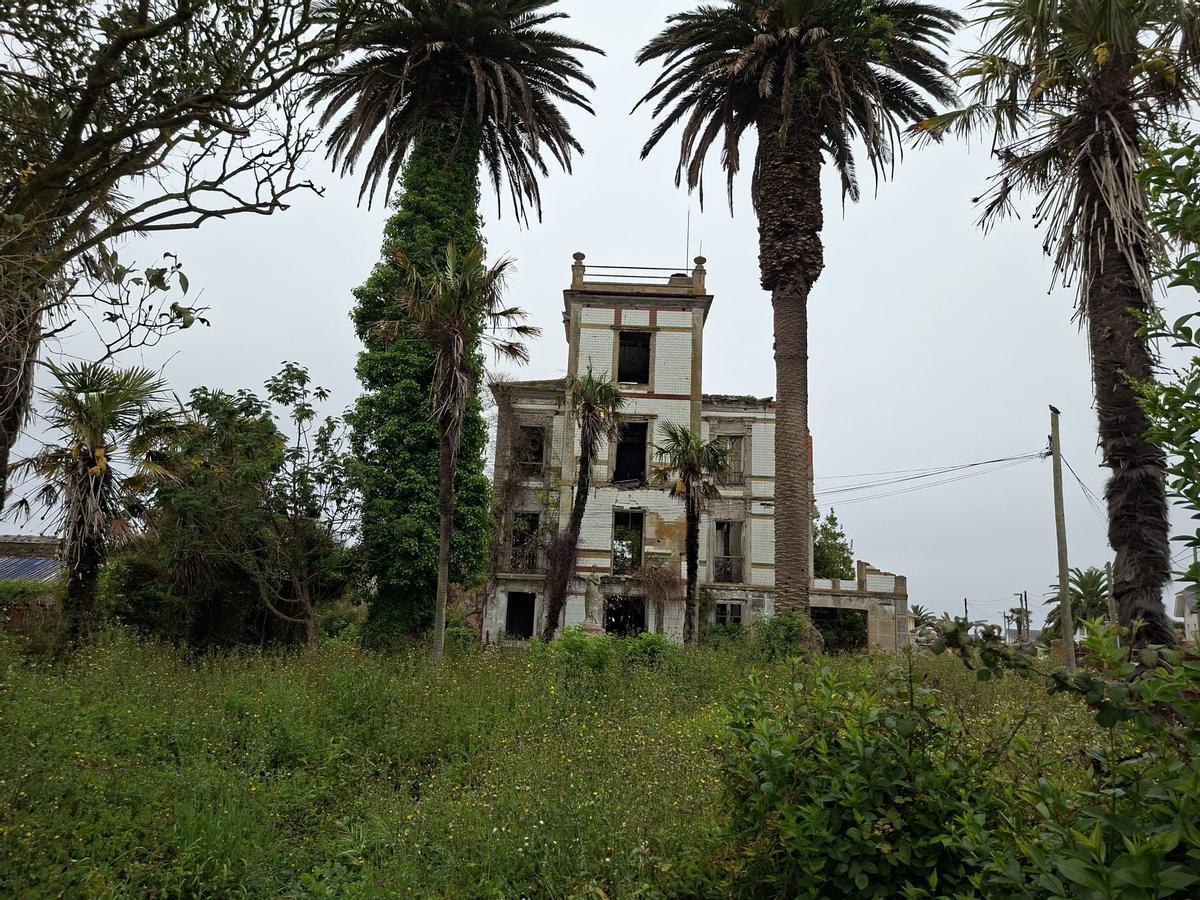 En imágenes: Estado actual de la Torre de Valdepares, en El Franco