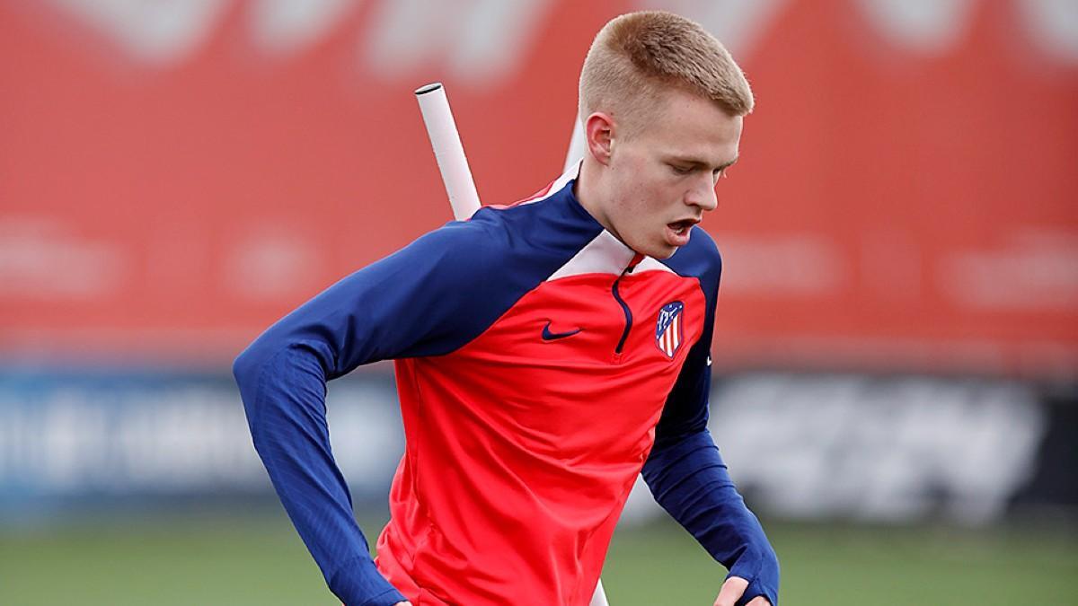 Arthur Vermeeren durante un entrenamiento con el Atlético de Madrid