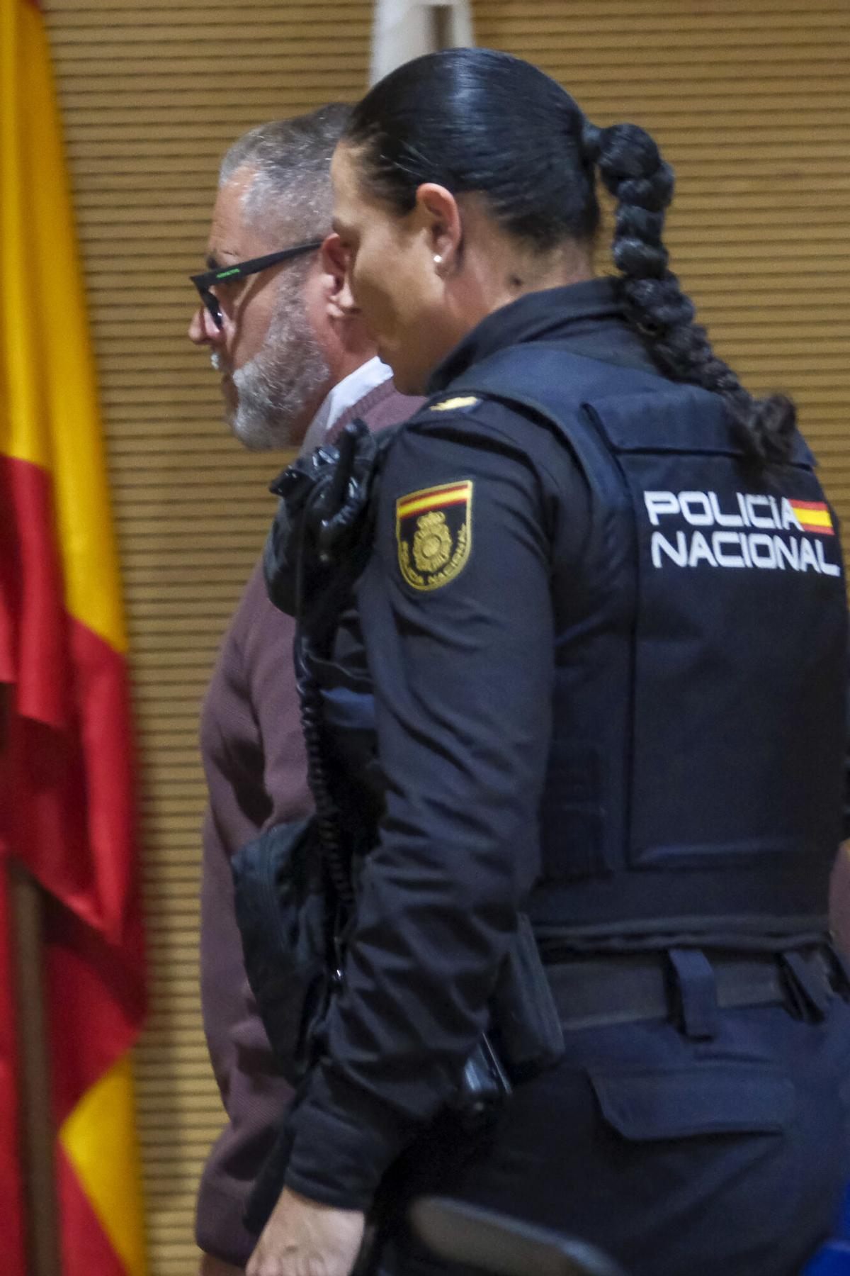 LAS PALMAS DE GRAN CANARIA. 16/01/2026.- La Audiencia de Las Palmas finalizó el juicio ante Jurado contra un hombre para el que finalmente la fiscalía ha solicitado 12 años de cárcel, acusado de haber matado a cuchilladas a un hombre en un bar de la capital grancanaria el 19 de mayo de 2023. EFE/Angel Medina G