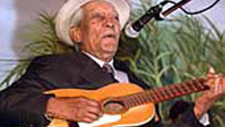 El músico cubano Compay Segundo muere en La Habana a los 95 años