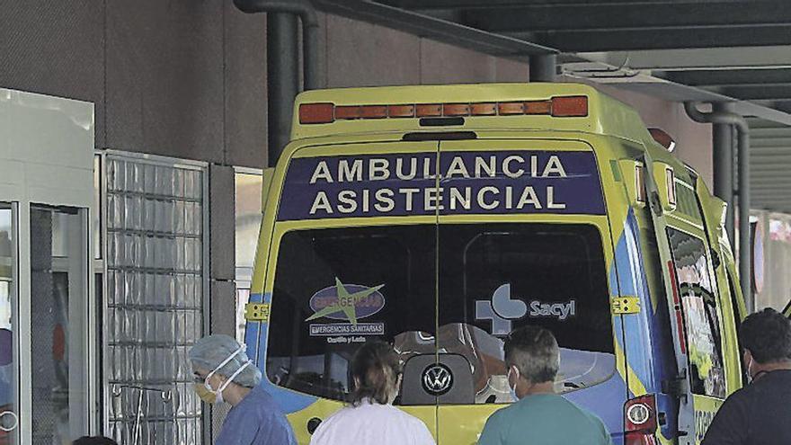 Llegada de una accidentada al hospital Virgen de la Concha.