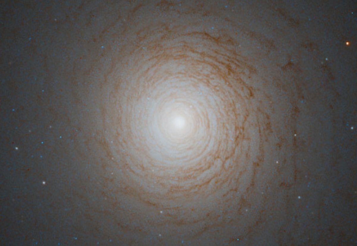 Una de las galaxias estudiadas, NGC524, localizada a 90 millones de años luz de la Tierra.