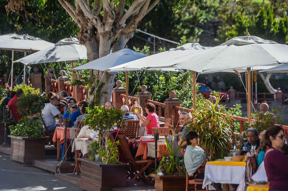 AMBIENTE TURISTAS EN TEJEDA