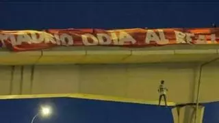 Cuatro condenados por ahorcar un muñeco de Vinicius en un puente de Madrid