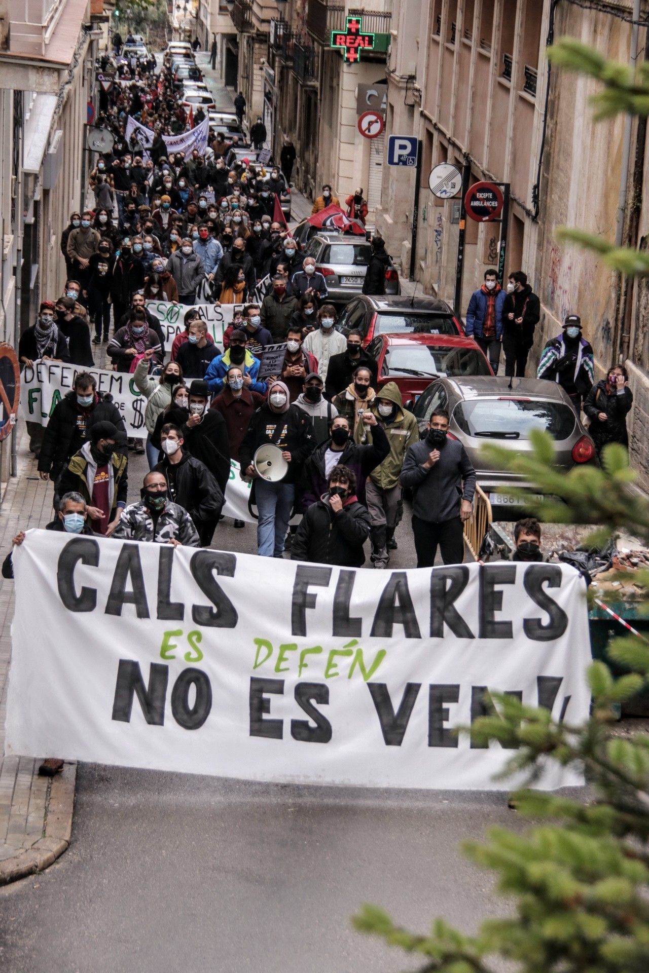 Varios centenares de personas se manifiestan por el centro social Cals Flares de Alcoy