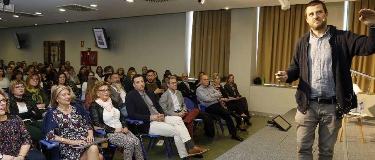 La intervención de Miguel Ángel Máñez en las jornadas de enfermería.