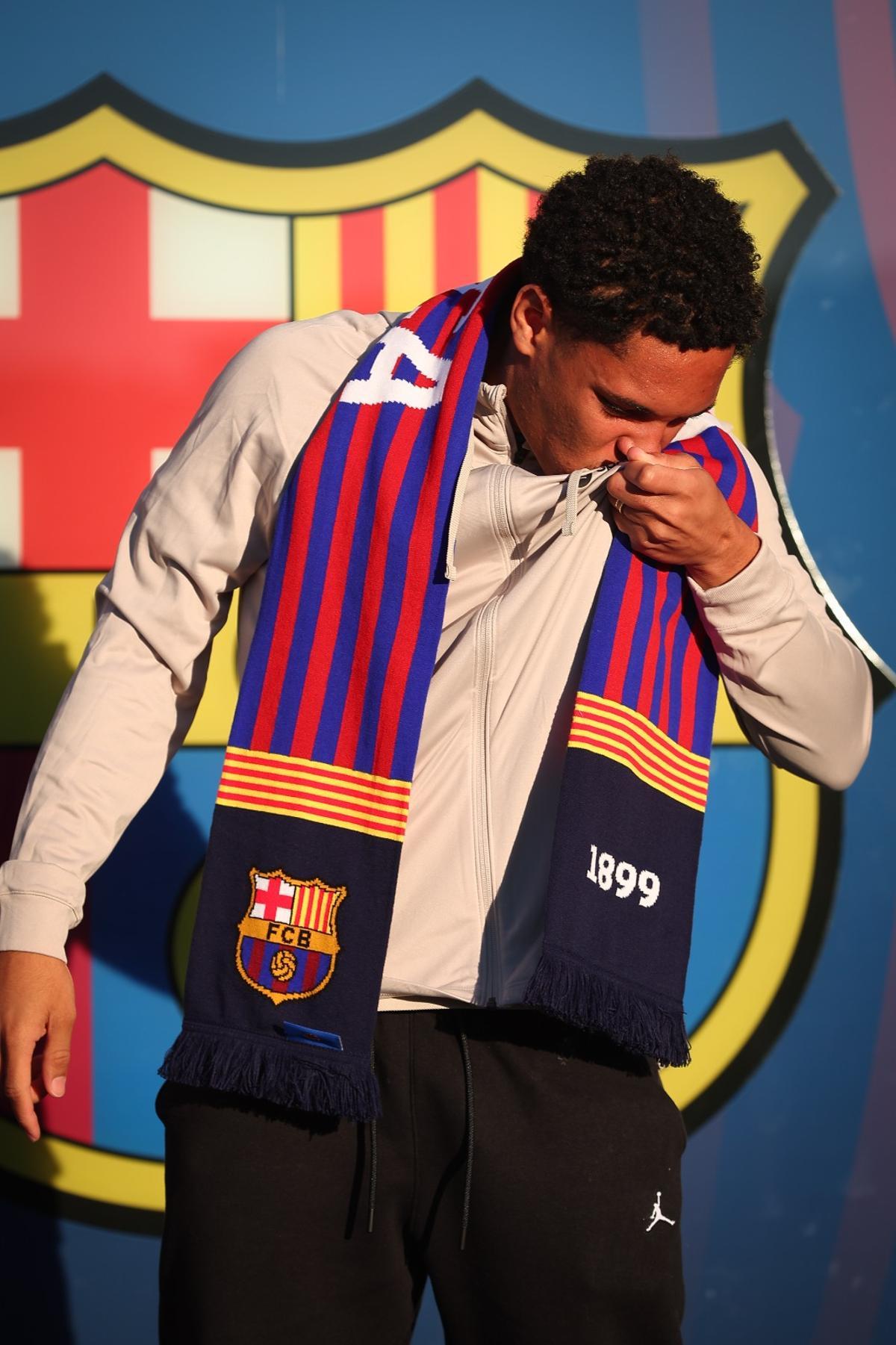 ¡Vitor Roque ya está en Barcelona! Así han sido sus primeras horas en la Ciudad Condal ¡Vitor Roque ya está en Barcelona! Así han sido sus primeras horas en la Ciudad Condal