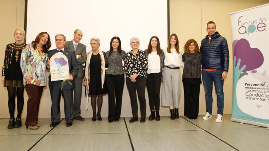 Premio a Dolado en la gala solidaria de APE