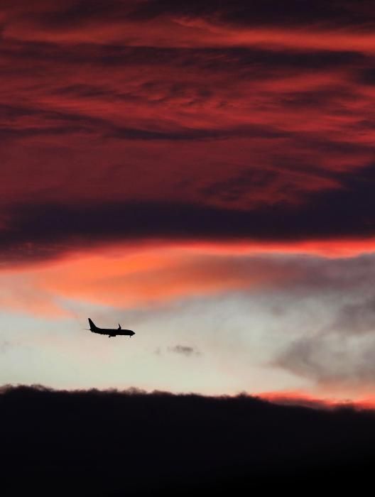 El cielo de la Comunitat Valenciana amanece de un color rojizo