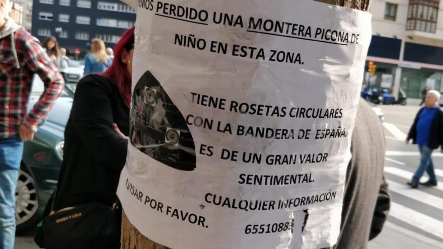 Un niño gijonés pide colaboración para encontrar su montera picona, con gran valor sentimental