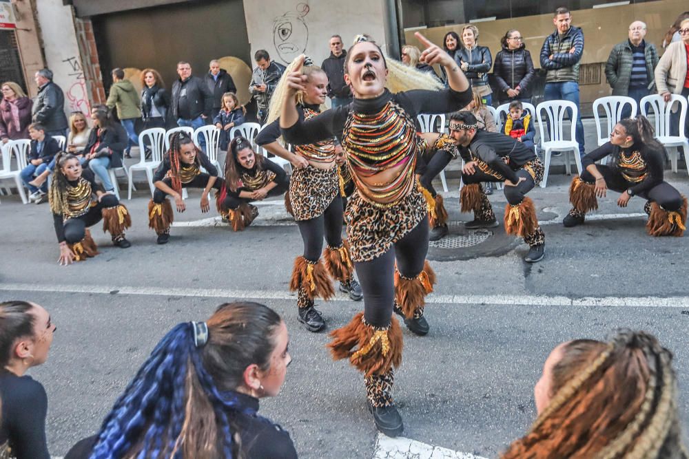 El Desfile Infantil recorrió la calle Ramón Gallud, en el centro de Torrevieja, en uno de los actos más populares de las fiestas patronales en honor a la Purísima