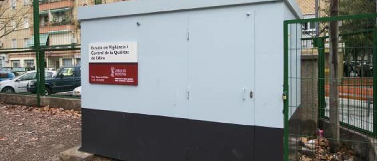 Estación de medición de la calidad del aire de Quart, situada en el colegio Ramón Laporta.