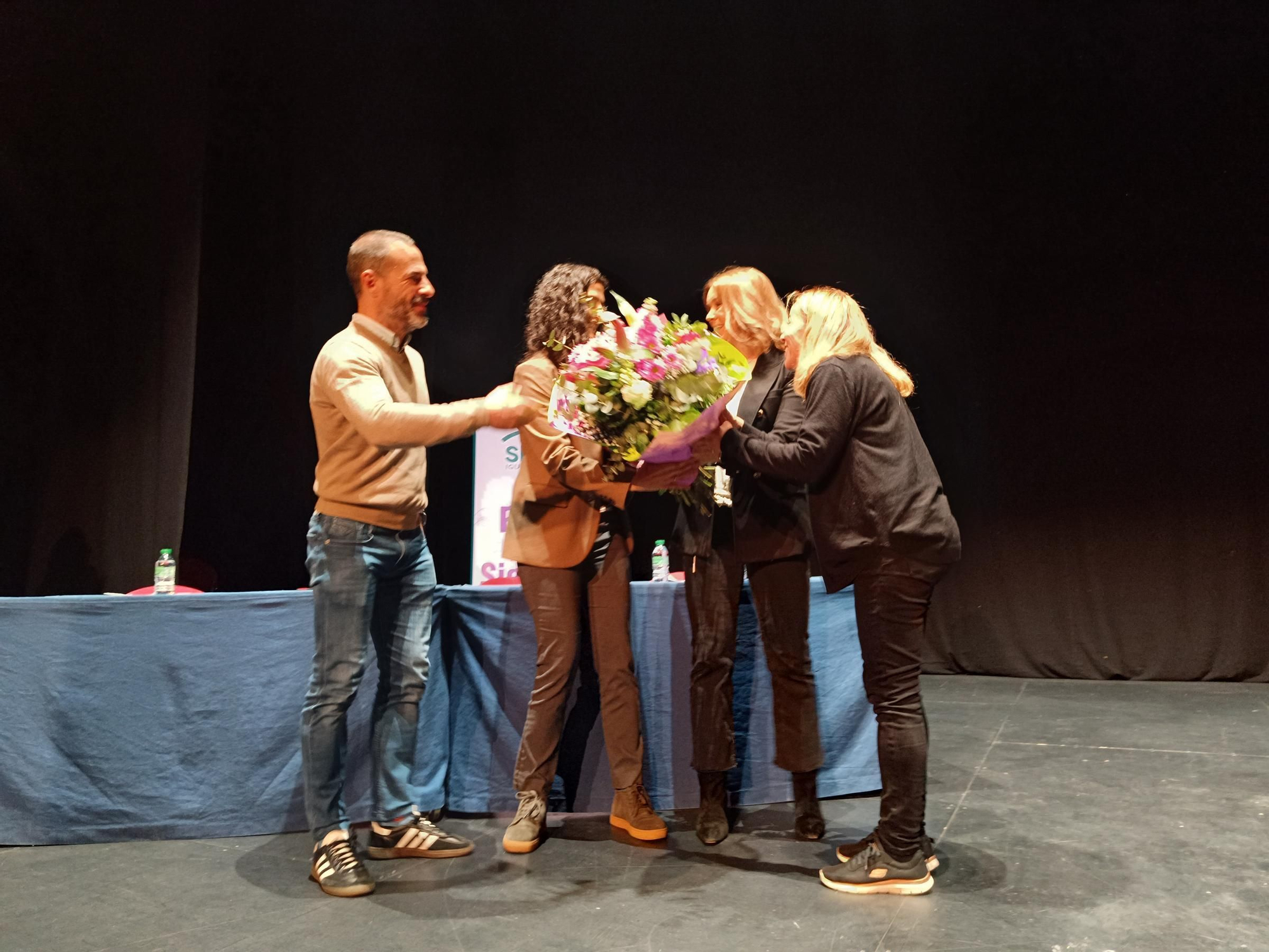 La entrega del Premio Mujer Sierense a Montse Tomé, en imágenes