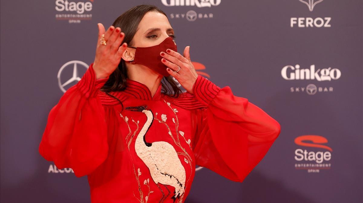 La actriz Macarena Gomez fue la mujer de rojo en los Premios Feroz.