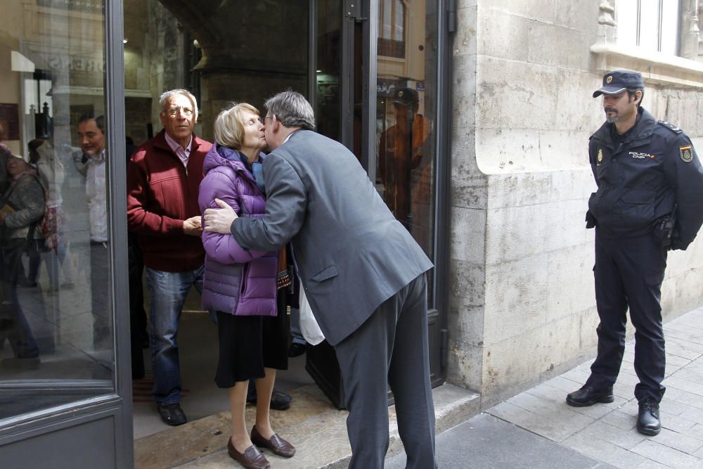 Vecinos de Morella, de visita en el Palau de la Generalitat