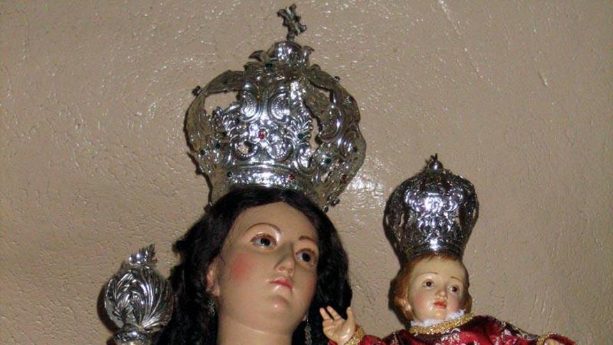 La imagen de la Virgen y el Niño.