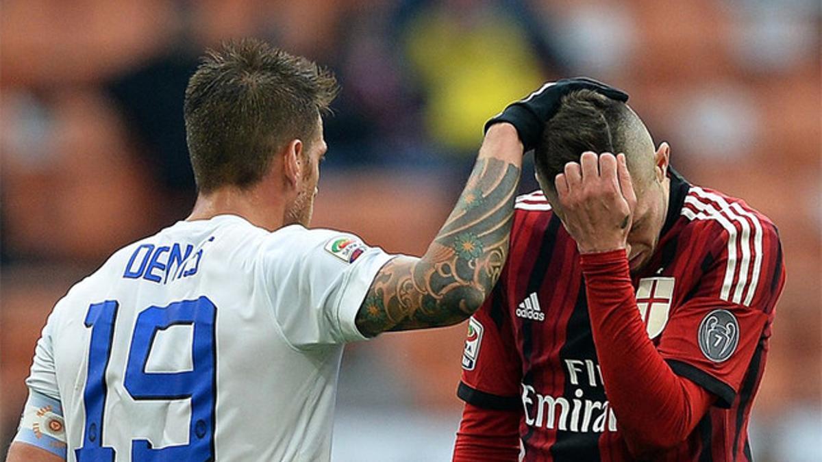 Denis, el goleador del Atalanta, consuela a Ménez en San Siro