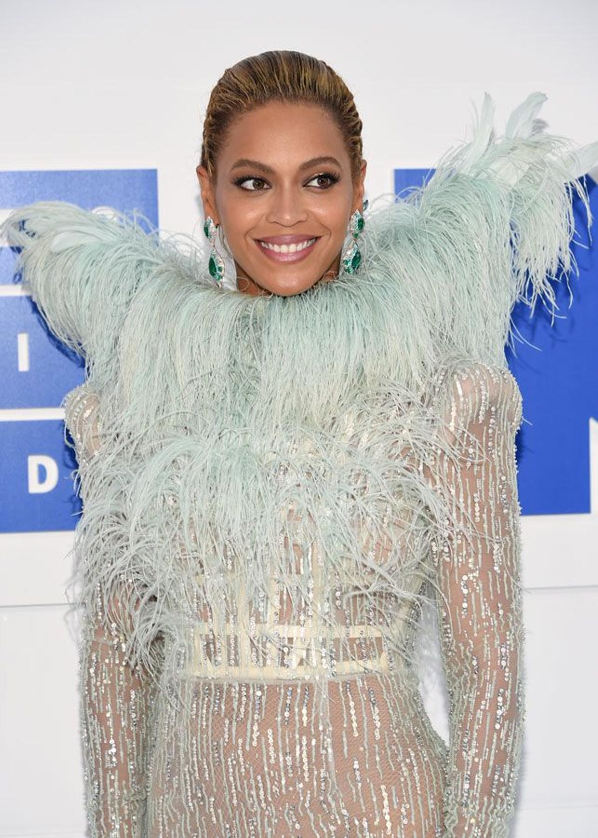 Beyoncé con vestido de Francesco Scoghamiglio