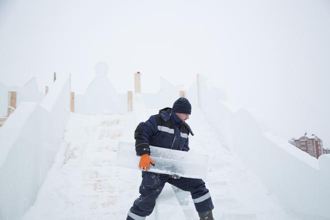Preparando bloques de hielo en Groenlandia.