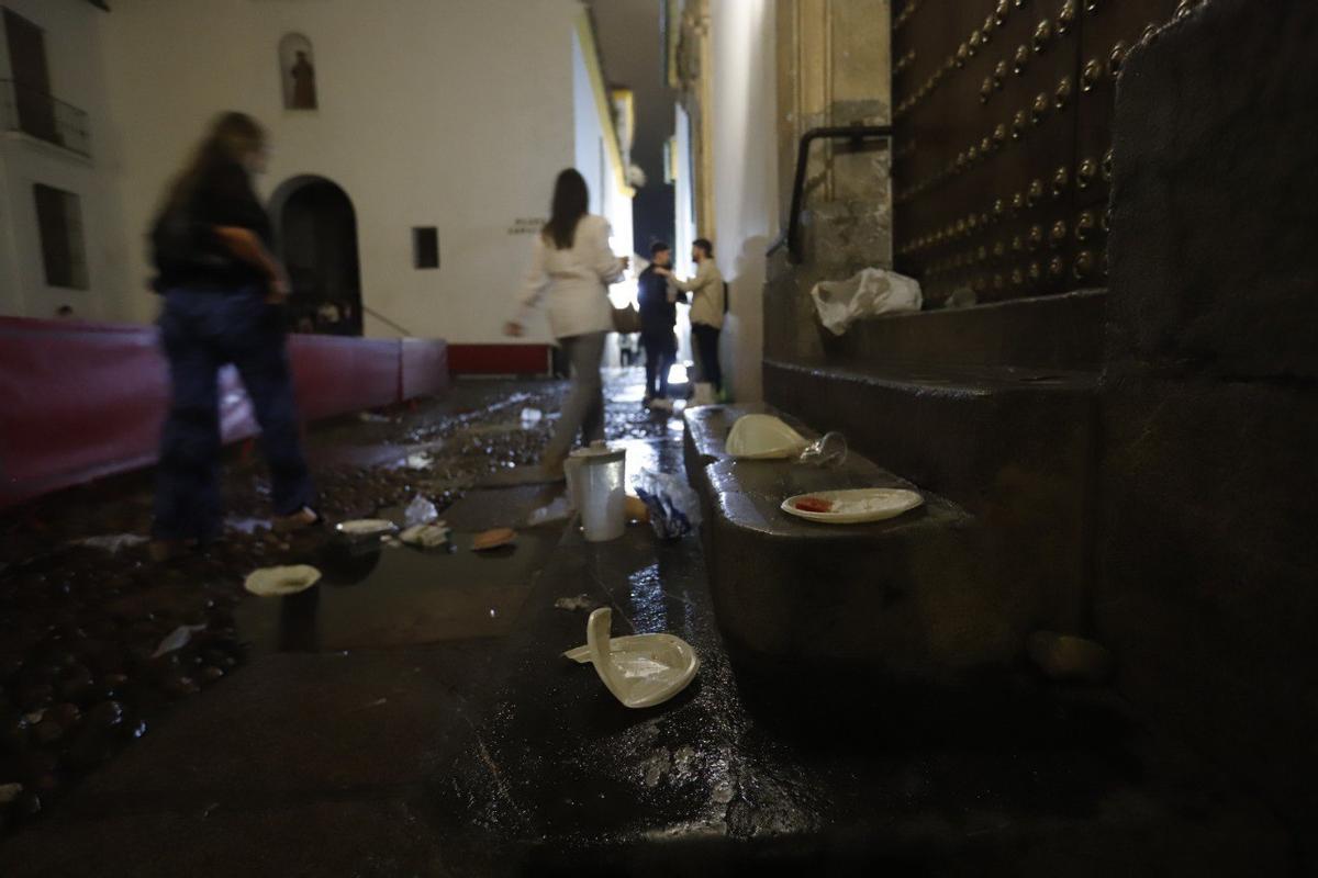 Estas son las multas que te pueden poner por comportamientos incívicos en las Cruces: de 300 hasta 600.000 euros