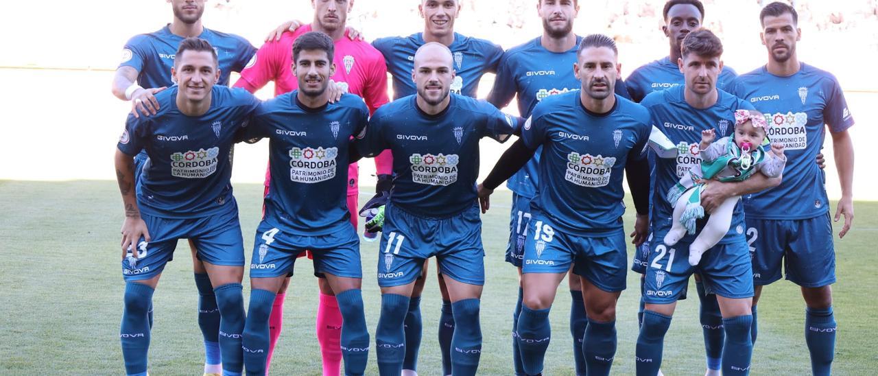 Equipo titular del Córdoba CF que ganó a la Cultural Leonesa en el Reino de León, este domingo.