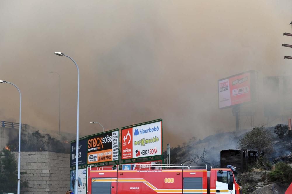 Más imágenes del incendio en As Rañas