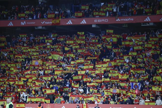 La premsa internacional condemna Espanya pels càntics xenòfobs a Cornellà: "Vergonyós"