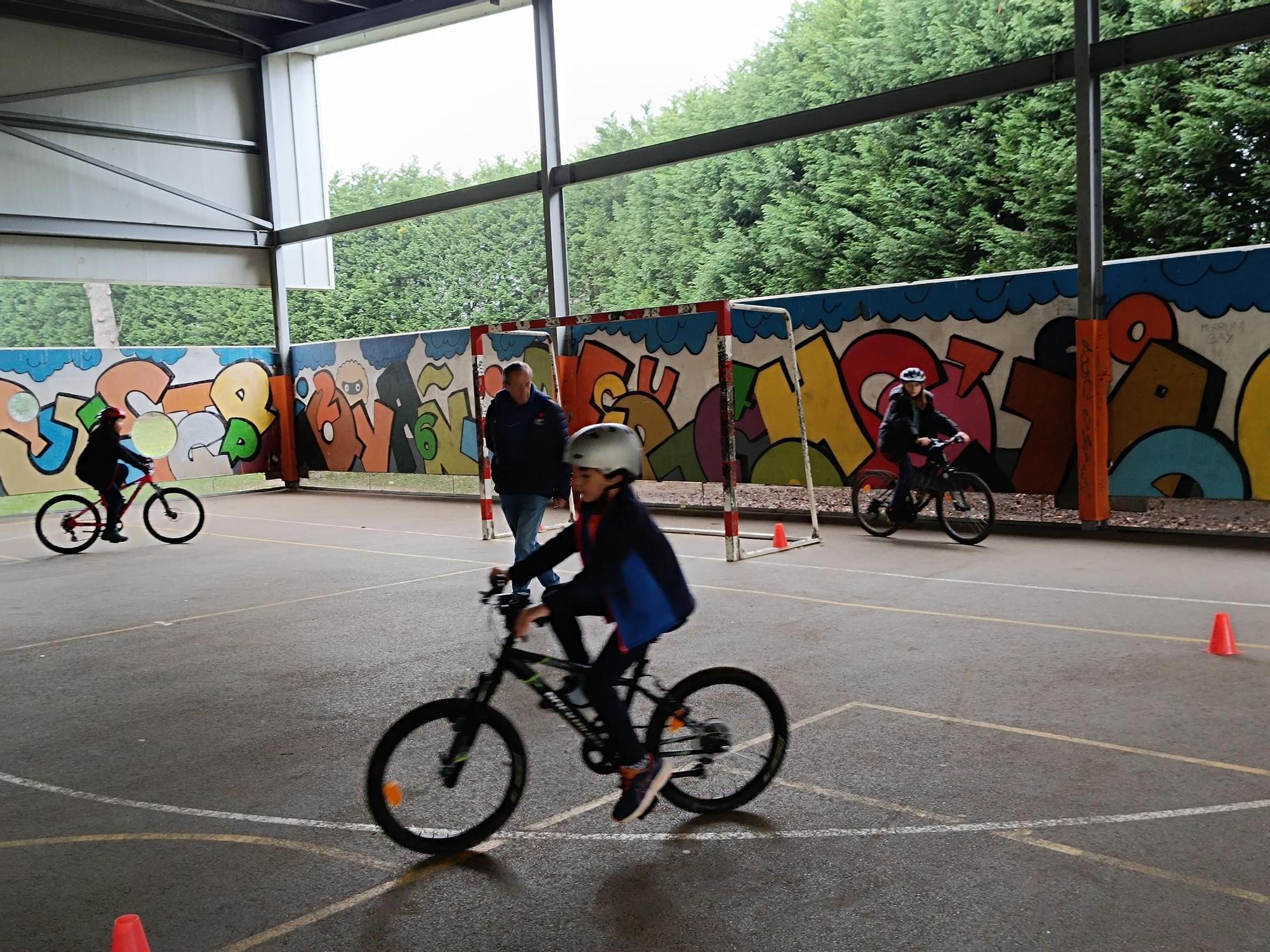 Pasión sobre ruedas: la extraescolar de ciclismo en el colegio de La Fresneda