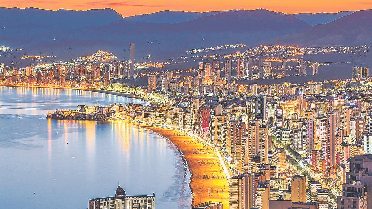 BENIDORM. El skyline de Benidorm desde uno de sus miradores más destacados, la Cruz de Benidorm.