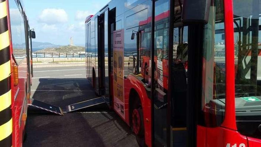 Nuevas rampas de dos autobuses de la Compañía de Tranvías.