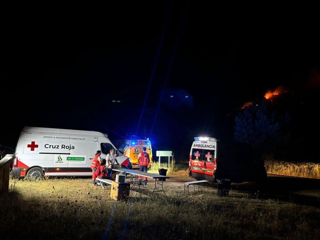 Así se está desarrollando el incendio en Cañamero
