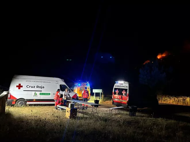 Así se está desarrollando el incendio en Cañamero