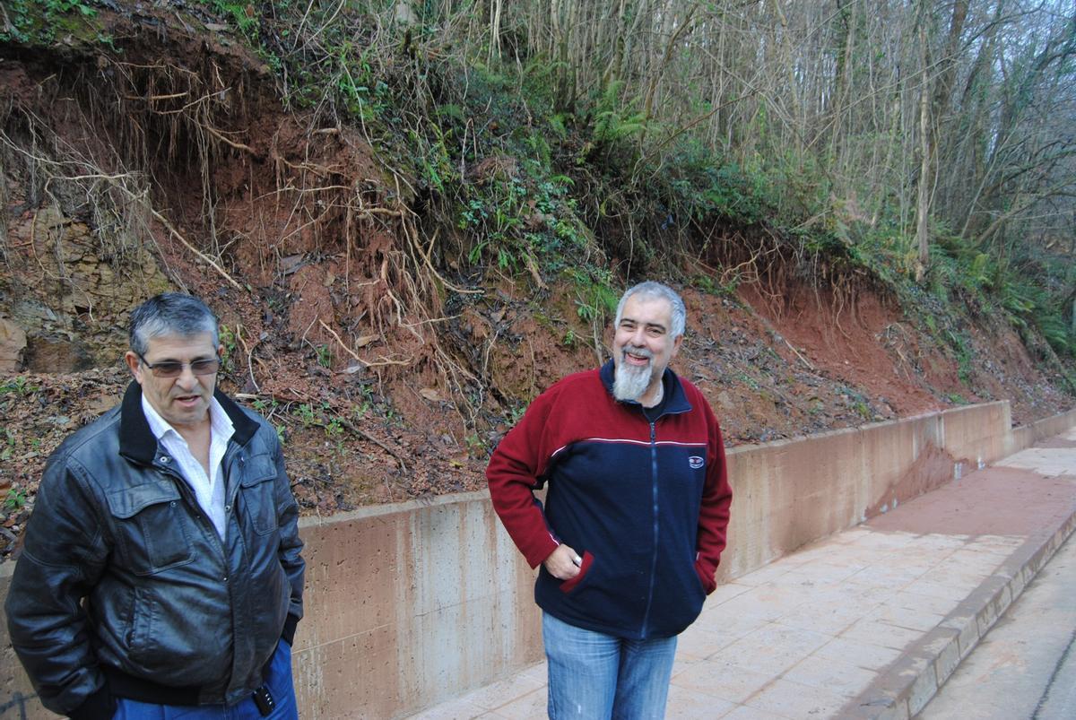 VICTOR FENANDEZ, PRESIDENTE DE LA MALPICA Y NEL ANXEL PALACIO, ALCALDE DE BARRIO DE CARBAYIN BAJO. | m. n. m.