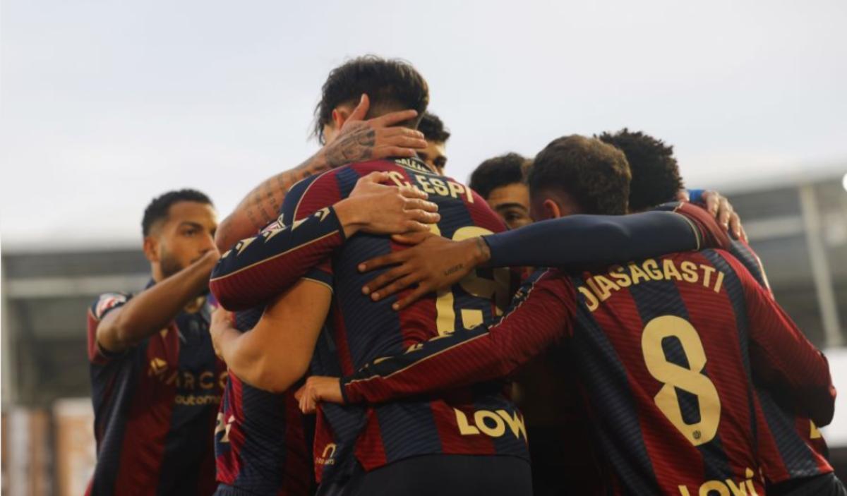 Los jugadores del Levante UD celebrando uno de los goles ante el Real Oviedo