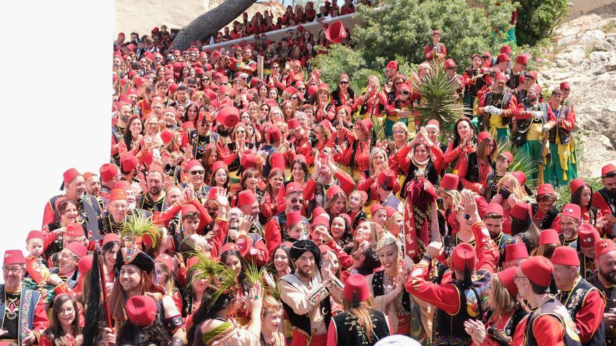 Vive una fiesta a lo grande: Petrer celebra este fin de semana sus Moros y Cristianos