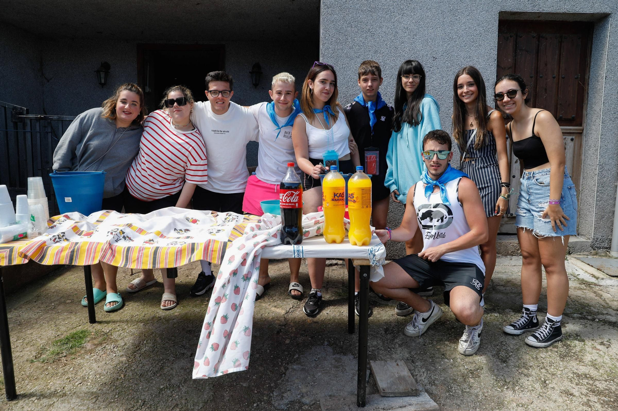 EN IMÁGENES: los vecinos de La Peral celebran "la fiesta de los viejos" con gran espectación