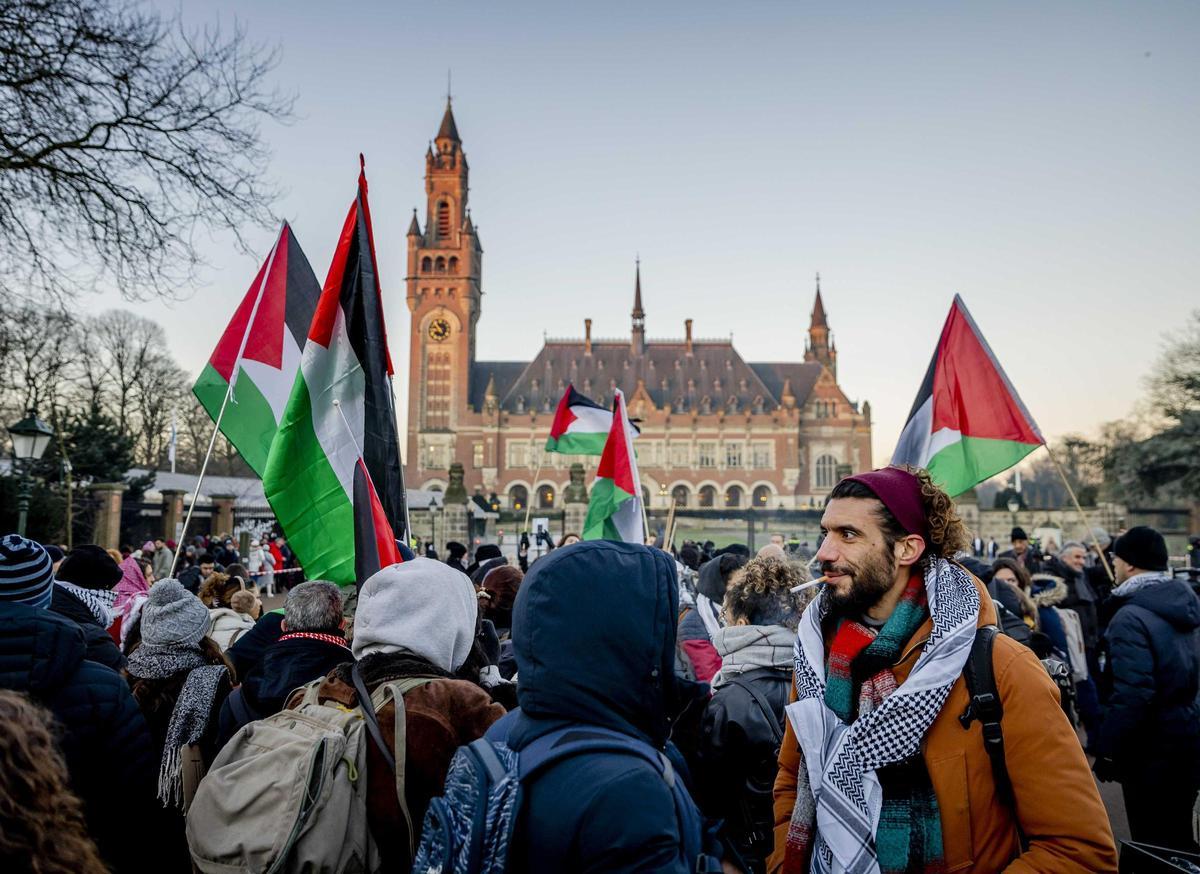 Sudáfrica sienta a Israel en el tribunal de la Haya por genocidio en Gaza